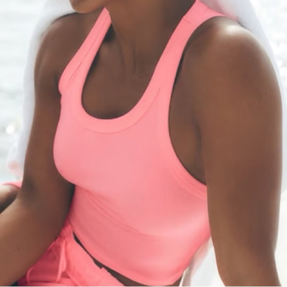 ALO Yoga Neon Bubblegum Goddess Tank